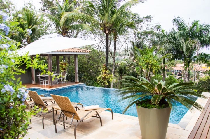 Casa de luxo com piscina para aluguel de temporada em Búzios