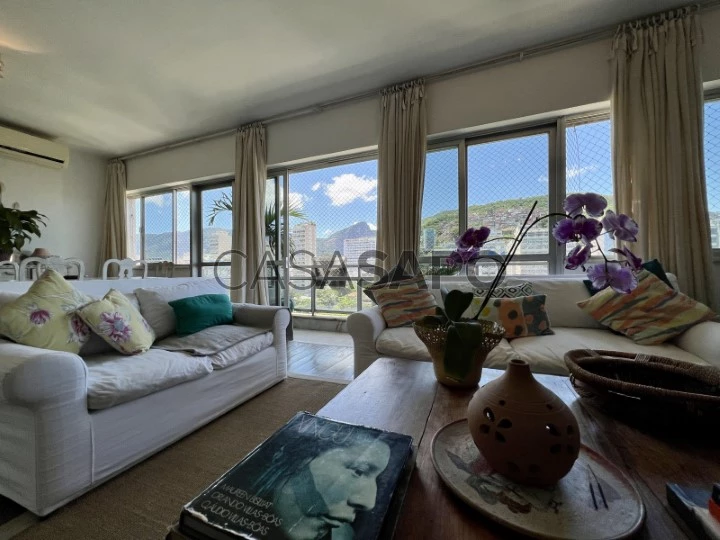 Charmoso apartamento com vista e varanda à venda em Ipanema