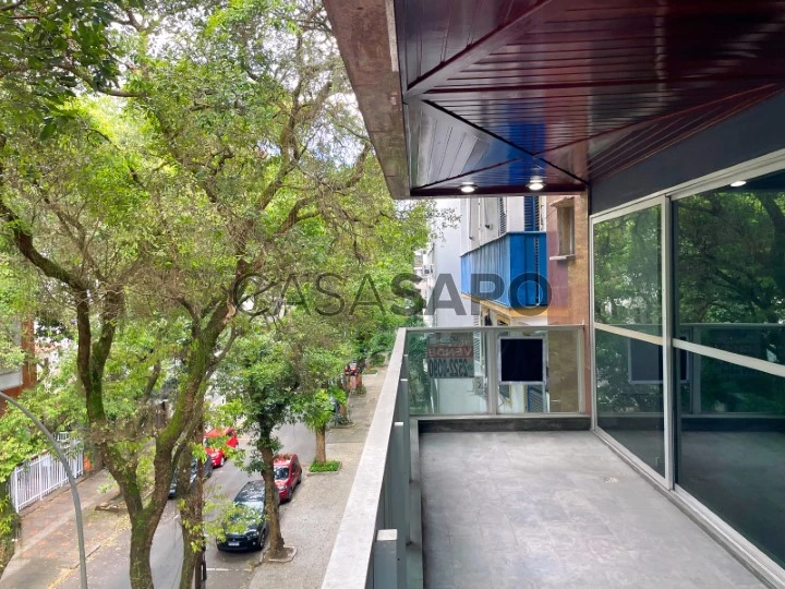 Spacious apartment with balcony and 3 bedrooms for sale in Ipanema