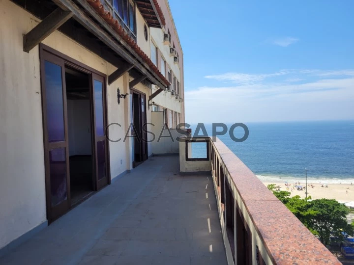 Penthouse to renovate with sea view in the beach block of Copacabana