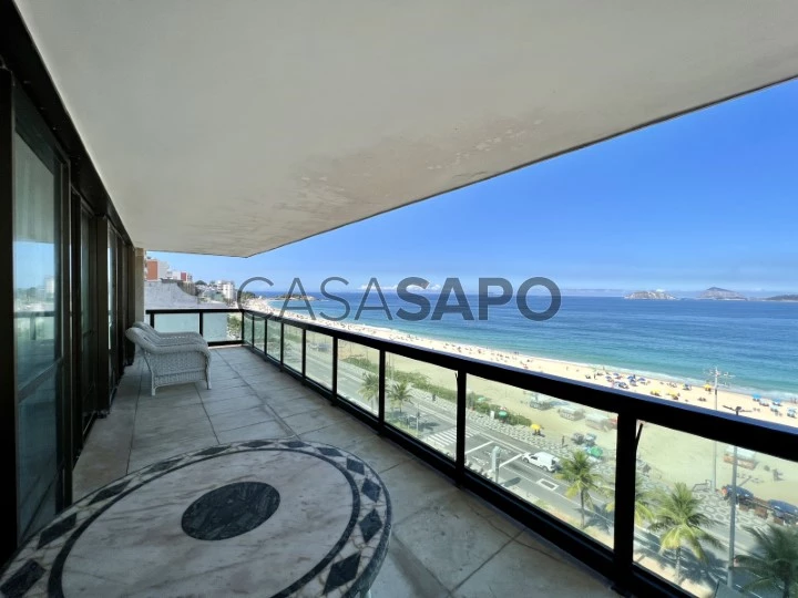 Apartment to renovate with balcony and facing the sea in Ipanema