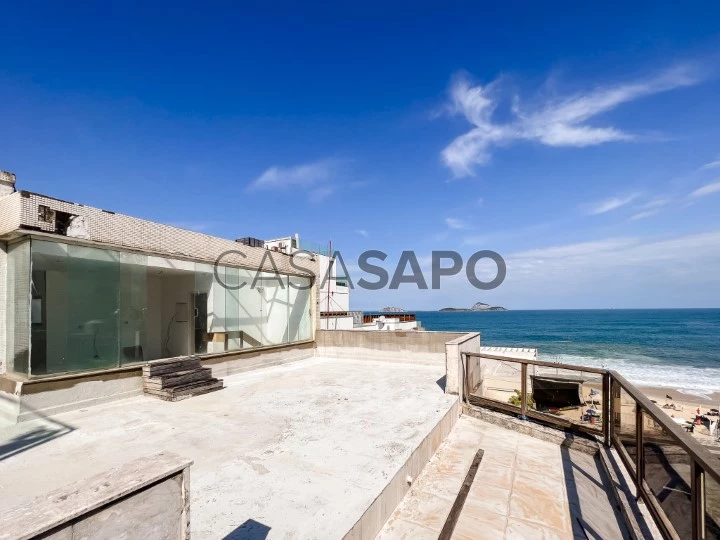 Spacious duplex penthouse with sea view for sale in Leblon