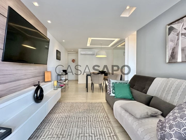 Apartamento com Varanda Maravilhoso em Ipanema