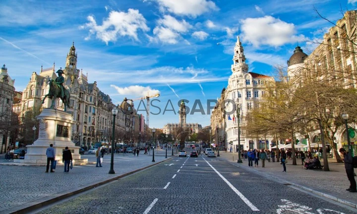 avenida-dos-alianos-na-baixa-do-porto-em-portugal