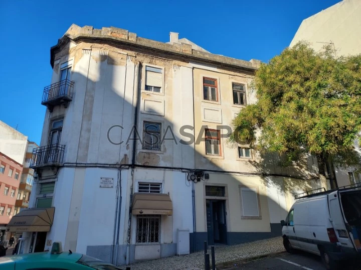 Apartamento T3 Triplex para comprar em Lisboa